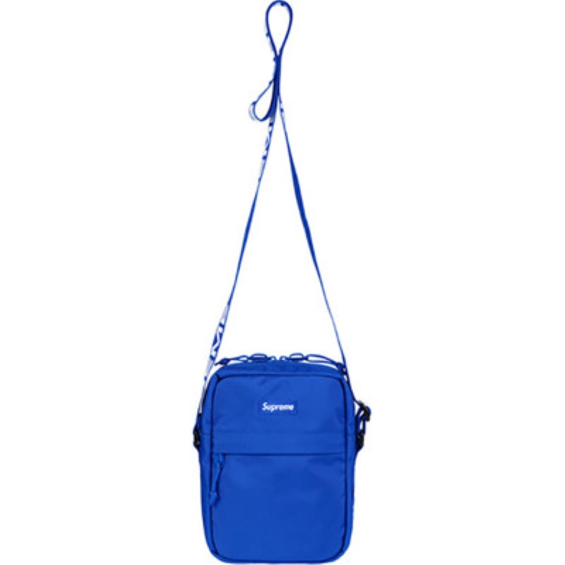 Blue one-shoulder bag full of flair